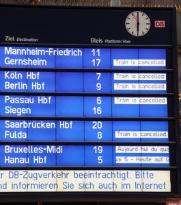 deutsche bahn, station, rail strike, station concourse, frankfurt, train, departure, timetable, scoreboard, possibly, strike, train driver, db, lateness, deutsche bahn, deutsche bahn, deutsche bahn, deutsche bahn, deutsche bahn, timetable, timetable, scoreboard, scoreboard, scoreboard, lateness, lateness, lateness